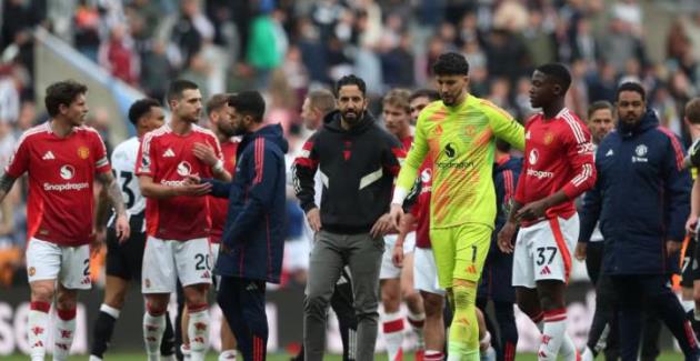 Tệ hơn cả Bayindir: Cầu thủ không nên có mặt trong đội hình chính của Amorim_693fd0efdc9e7.jpeg