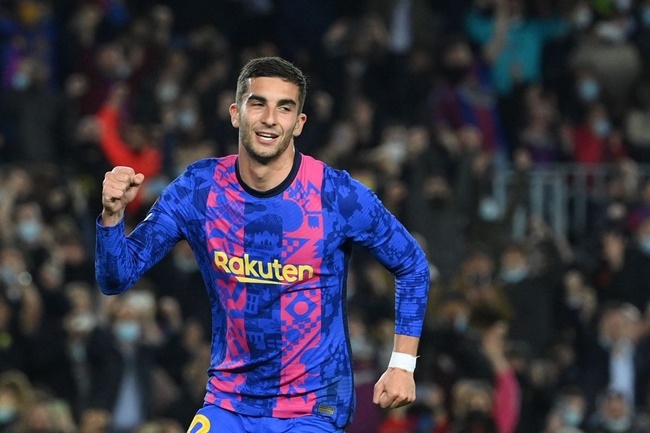 Torres gây chú ý vì xuất hiện trong diện mạo kỳ lạ_693fe1c81c989.jpeg