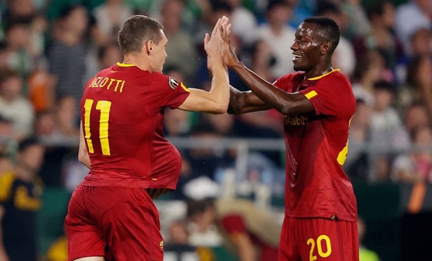 VAR lên tiếng, Mourinho níu giữ hy vọng ở Europa League_693fe05406f65.jpeg