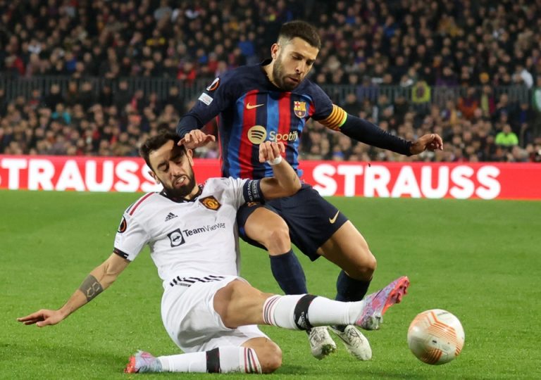 Xavi áp dụng chiến thuật mới trước MU?_693fddf392f75.jpeg